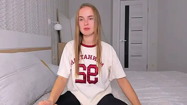 Snapshot of LilMary_ chatting on October 12, 7:57 pm LilMary  online show from October 12, 7:57 pm