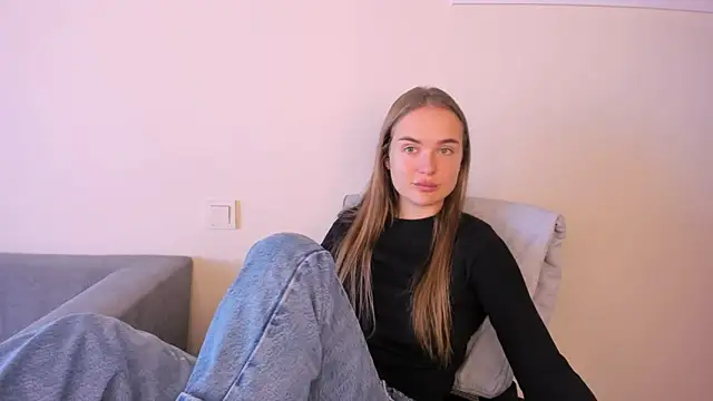 Snapshot of LilMary_ chatting on October 29, 7:21 am LilMary  online show from October 29, 7:21 am