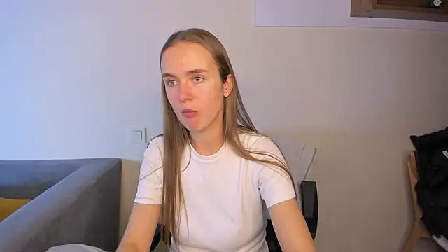 LilMary  online show from November 10, 1:43 pm