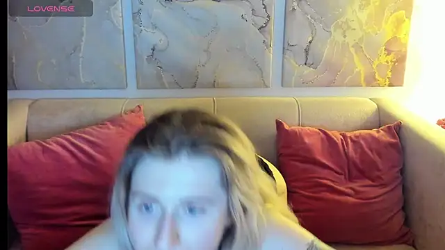 CamillaDreamer online show from April 19, 4:28 pm