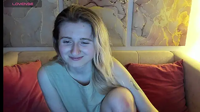 CamillaDreamer online show from April 19, 6:10 pm