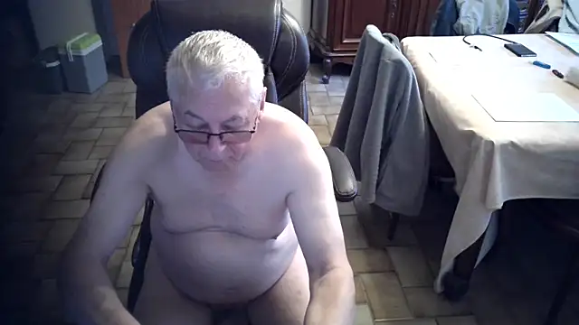 Snapshot of Alain633 chatting on October 5, 4:16 pm Alain633 online show from October 5, 4:16 pm