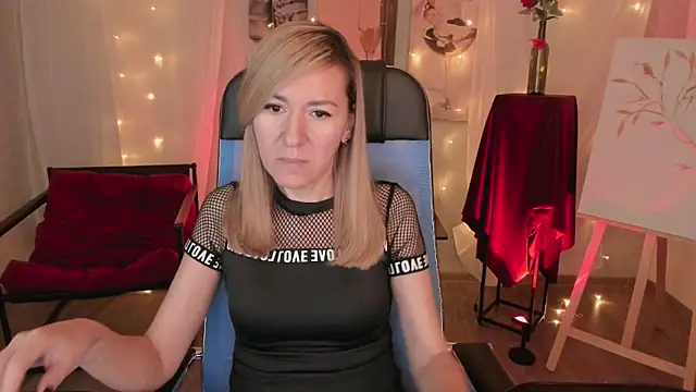 DonnaSmitth online show from March 3, 7:09 pm