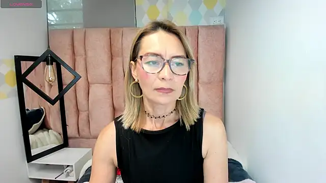 Issa Milf   online show from April 21, 1:17 pm