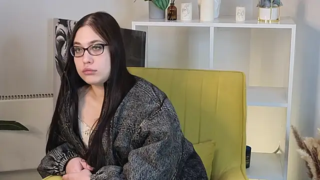 Snapshot of KaylaOzog chatting on September 28, 10:42 am KaylaOzog online show from September 28, 10:42 am