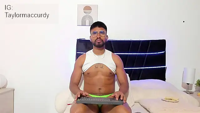 Taylormaccurdy  online show from November 21, 2:49 pm