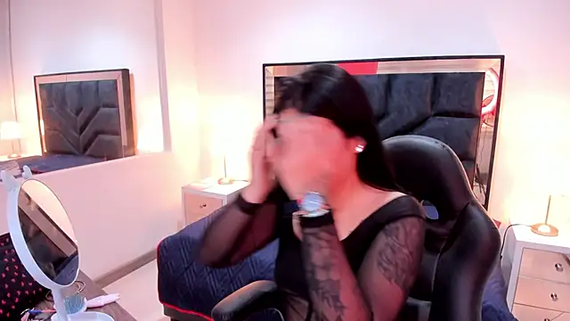 SusanVilla online show from November 12, 7:35 pm