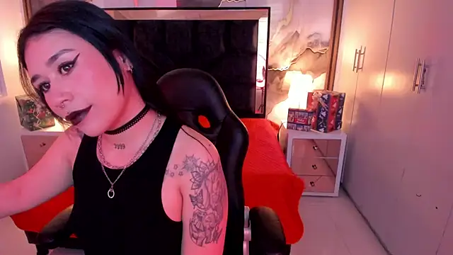 SusanVilla online show from December 16, 9:31 pm