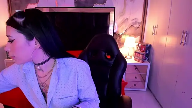 SusanVilla online show from January 5, 7:39 pm