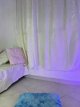 In-Ur-dreams online show from October 18, 10:32 pm