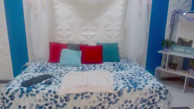 Snapshot of carollkiss chatting on October 12, 11:53 am carollkiss online show from October 12, 11:53 am