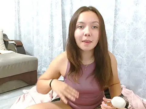 CamillaHessel online show from October 7, 12:30 am