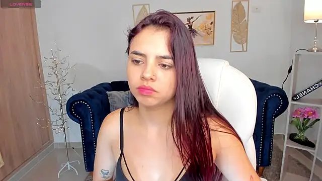 Snapshot of zharaa_fox chatting on October 25, 4:09 am zharaa fox online show from October 25, 4:09 am