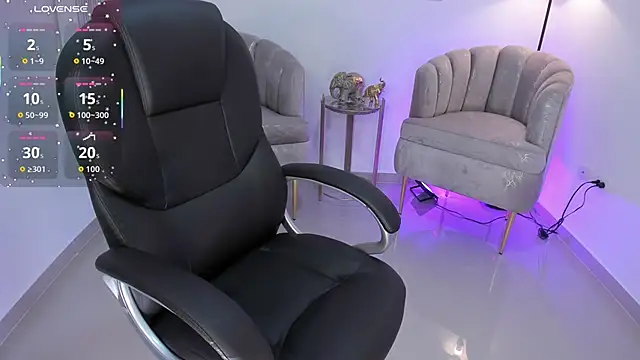 Snapshot of zharaa_fox chatting on November 18, 3:56 am zharaa fox online show from November 18, 3:56 am