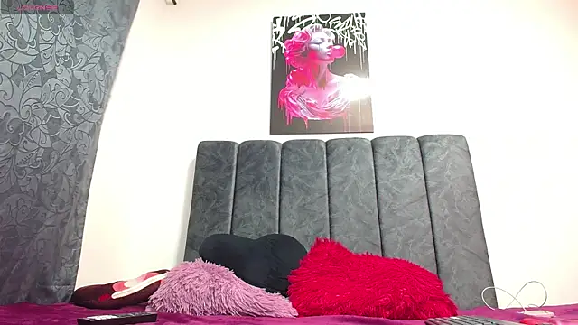 Snapshot of karinna_santana chatting on October 1, 10:49 pm karinna santana online show from October 1, 10:49 pm