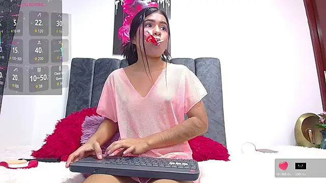 Snapshot of karinna_santana chatting on October 17, 9:39 pm karinna santana online show from October 17, 9:39 pm