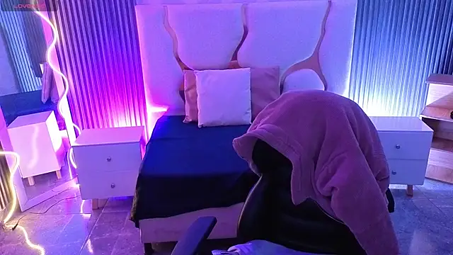 Ixchel tay online show from April 10, 3:12 am