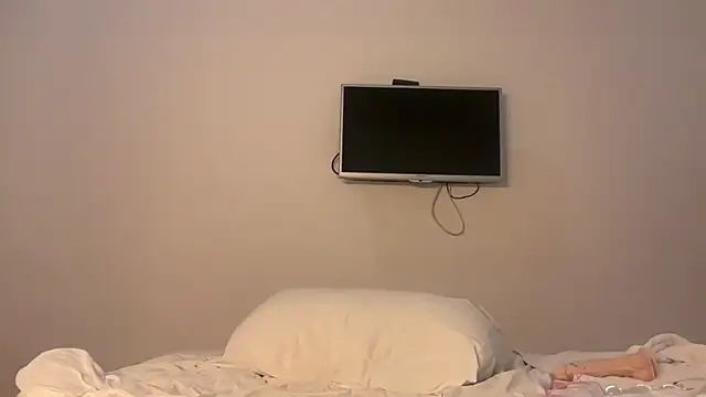 realrockybee1 online show from November 8, 12:00 am