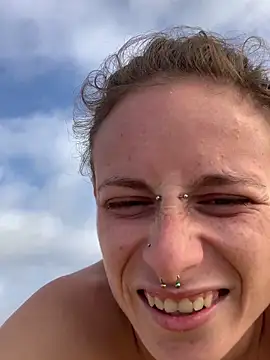 Snapshot of GoldenPussy1329 chatting on October 14, 3:35 pm GoldenPussy1329 online show from October 14, 3:35 pm