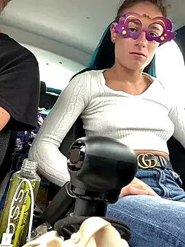 Snapshot of GoldenPussy1329 chatting on October 15, 10:04 am GoldenPussy1329 online show from October 15, 10:04 am