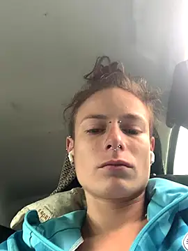 Snapshot of GoldenPussy1329 chatting on October 19, 11:00 am GoldenPussy1329 online show from October 19, 11:00 am