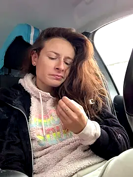 Snapshot of GoldenPussy1329 chatting on October 27, 9:13 am GoldenPussy1329 online show from October 27, 9:13 am