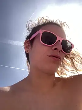 GoldenPussy1329 online show from April 21, 12:22 pm