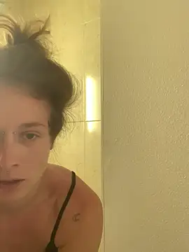 GoldenPussy1329 online show from April 22, 12:24 am