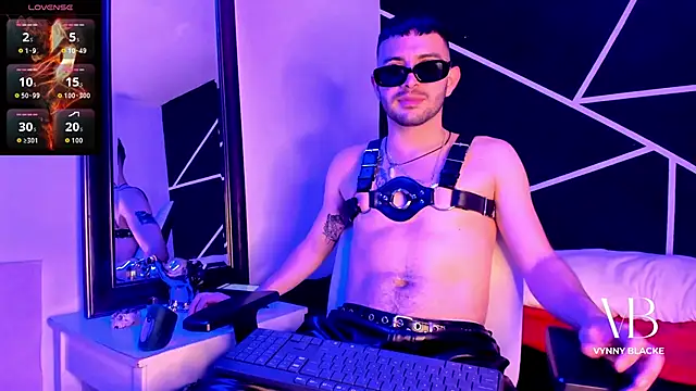 Snapshot of VynnyBlacke_ chatting on October 25, 10:26 pm VynnyBlacke online show from October 25, 10:26 pm