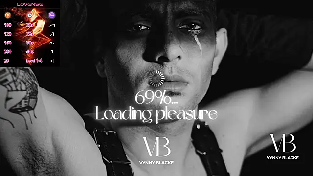 Snapshot of VynnyBlacke_ chatting on October 27, 8:46 pm VynnyBlacke online show from October 27, 8:46 pm