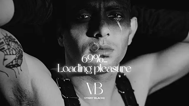 Snapshot of VynnyBlacke_ chatting on November 7, 11:27 pm VynnyBlacke online show from November 7, 11:27 pm