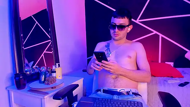 Snapshot of VynnyBlacke_ chatting on November 22, 8:19 pm VynnyBlacke online show from November 22, 8:19 pm