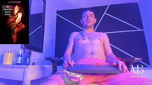 Snapshot of VynnyBlacke_ chatting on November 25, 9:48 pm VynnyBlacke online show from November 25, 9:48 pm