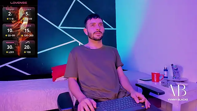 Snapshot of VynnyBlacke_ chatting on December 15, 8:57 pm VynnyBlacke online show from December 15, 8:57 pm