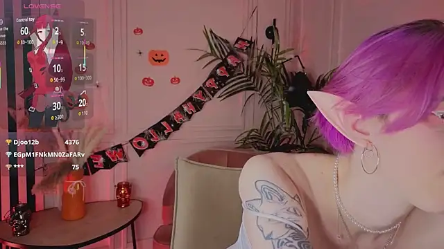 Snapshot of luna_son chatting on October 31, 9:43 am luna son online show from October 31, 9:43 am