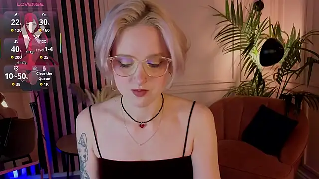 Snapshot of luna_son chatting on November 28, 5:54 am luna son online show from November 28, 5:54 am