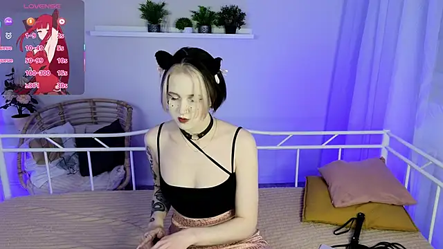 Snapshot of luna_son chatting on December 14, 8:24 pm luna son online show from December 14, 8:24 pm