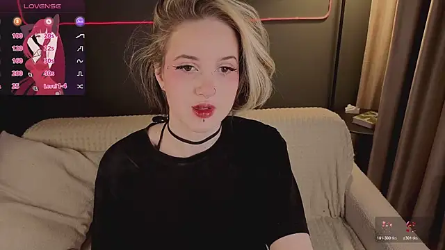 luna son online show from March 13, 9:32 pm