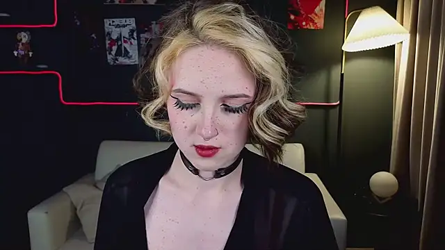 luna son online show from April 24, 9:39 pm