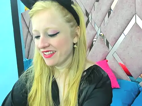 Snapshot of AliceCat_01 chatting on October 18, 12:17 pm AliceCat 01 online show from October 18, 12:17 pm