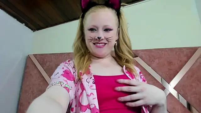 Snapshot of AliceCat_01 chatting on November 5, 3:28 am AliceCat 01 online show from November 5, 3:28 am