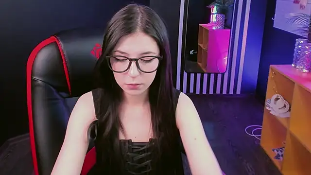 Snapshot of Azaliya_Haze chatting on October 3, 10:23 am Azaliya Haze online show from October 3, 10:23 am