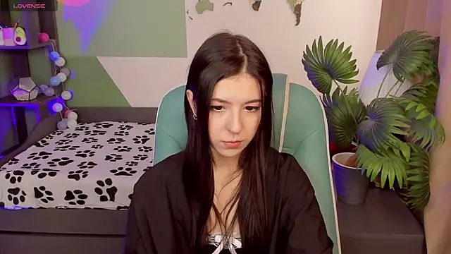 Snapshot of Azaliya_Haze chatting on October 11, 10:25 am Azaliya Haze online show from October 11, 10:25 am