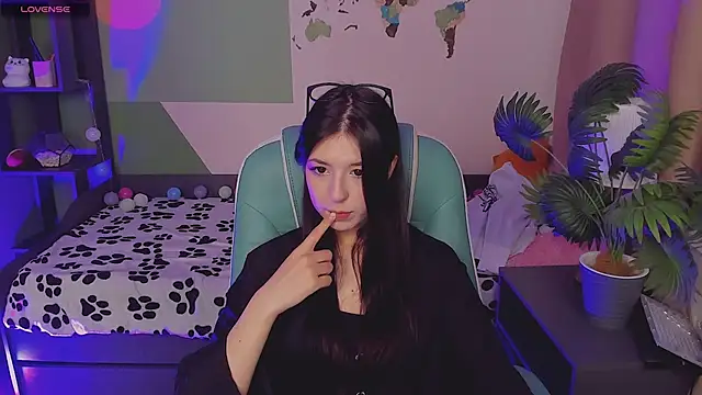 Snapshot of Azaliya_Haze chatting on October 16, 5:30 am Azaliya Haze online show from October 16, 5:30 am