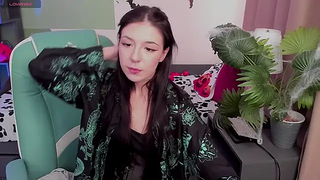 Snapshot of Azaliya_Haze chatting on October 23, 10:14 am Azaliya Haze online show from October 23, 10:14 am