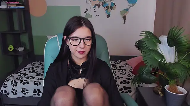 Snapshot of Azaliya_Haze chatting on November 14, 10:25 am Azaliya Haze online show from November 14, 10:25 am