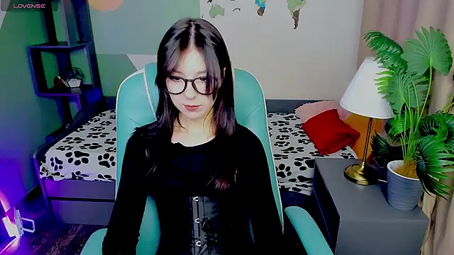 Snapshot of Azaliya_Haze chatting on November 19, 8:20 pm Azaliya Haze online show from November 19, 8:20 pm