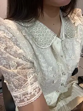 lee ly online show from April 14, 11:38 am