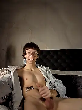 Snapshot of TommieHi chatting on October 4, 12:25 pm TommieHi online show from October 4, 12:25 pm