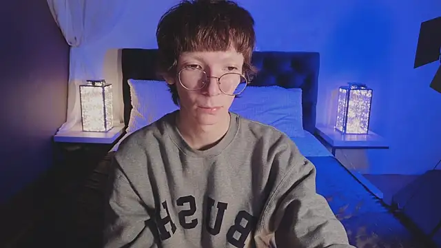 Snapshot of TommieHi chatting on October 19, 12:06 pm TommieHi online show from October 19, 12:06 pm